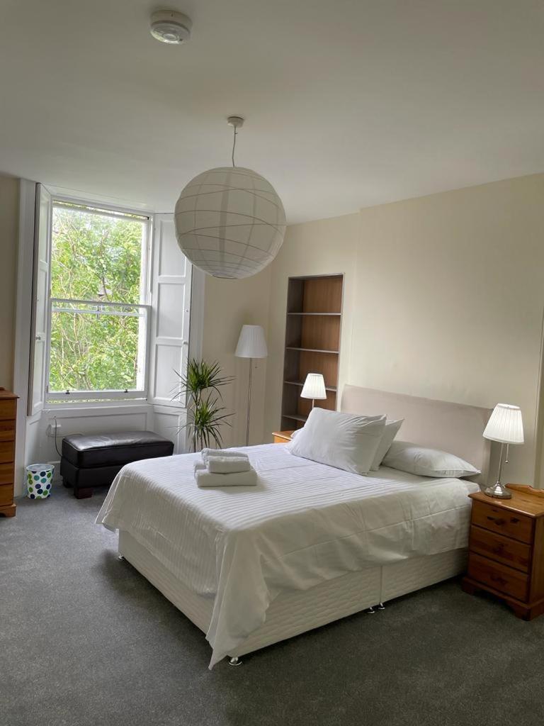 Newington Close To Royal Mile *